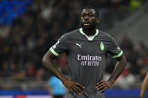 Y-福法纳本赛季联赛助攻5次,创造个人单赛季助攻纪录